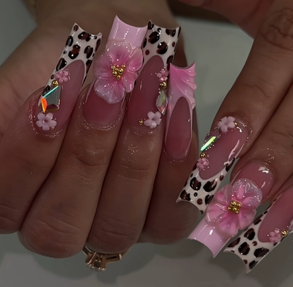 Faux ongles carrés très populaires, de couleur unie, tendance et élégants, ornés de motifs floraux et léopard, produits pour ongles prêts à poser en gros.